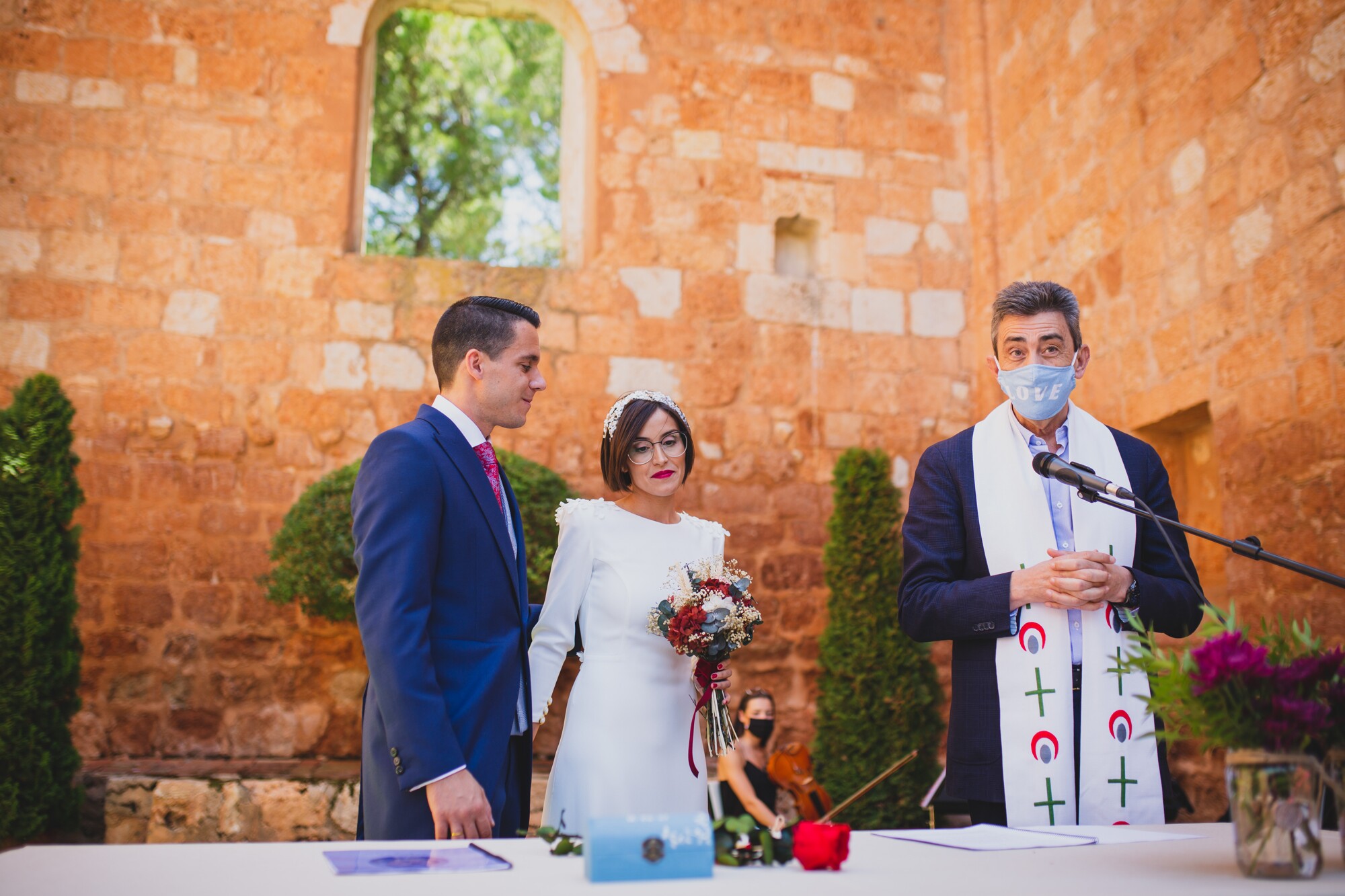 fotografos-boda-los-claustros-ayllon-1955